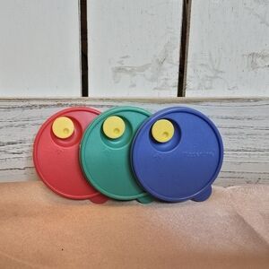 Vintage Tupperware Megnet 4in (L)